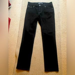 Levi’s mid-rise skinny black size 10M 30X32
